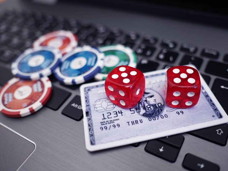 Vì sao nên chơi casino online tại nhà?