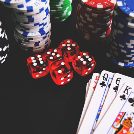 Lợi ích của việc chơi đánh bài tiến lên tại casino online Vietnam 2024